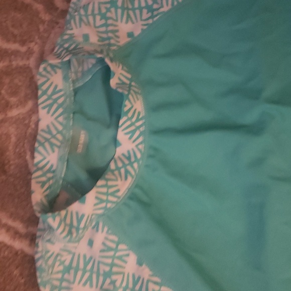 Rash Guard - Picture 2 of 4